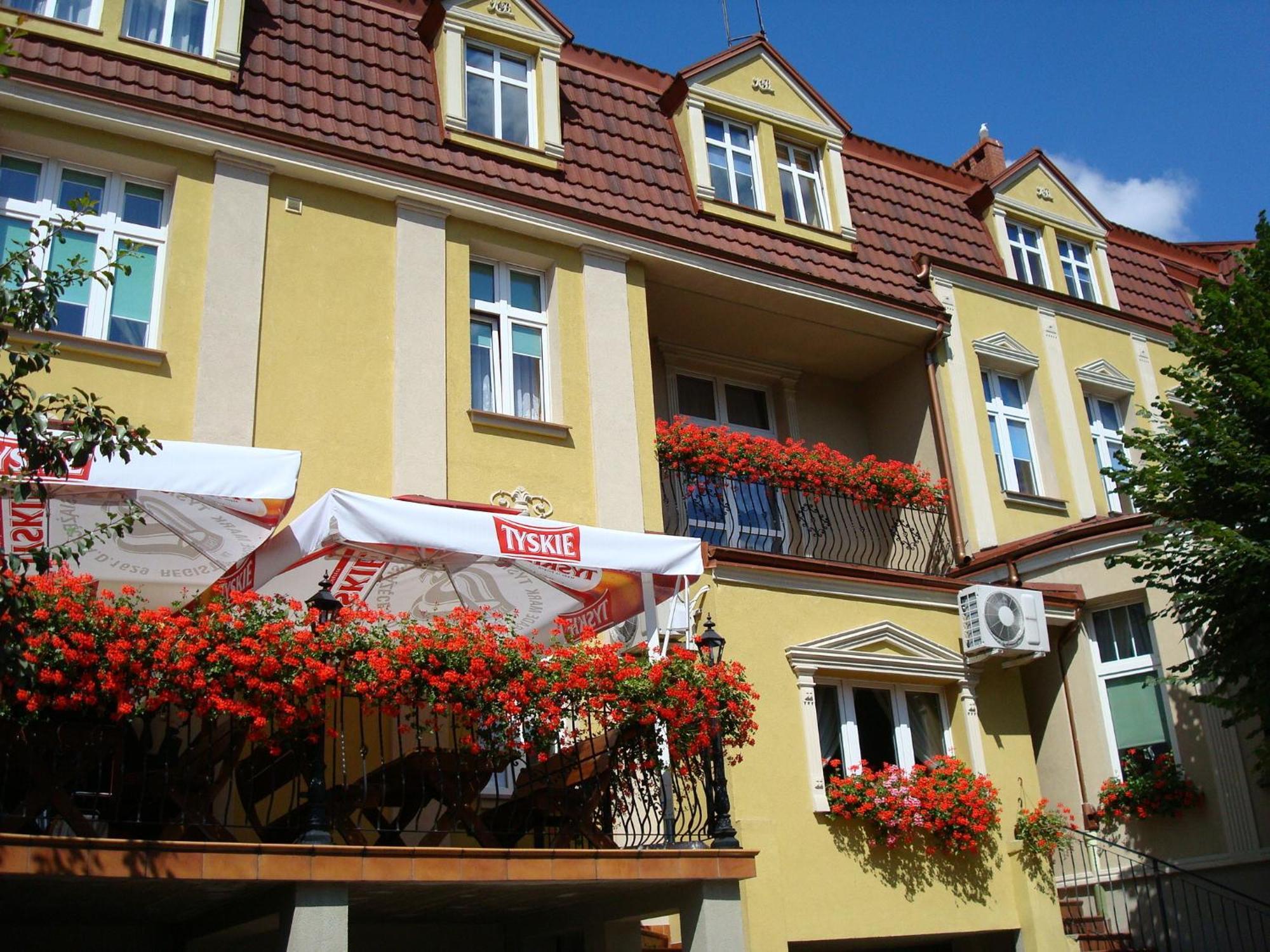 Hotel Atena Слупск Экстерьер фото