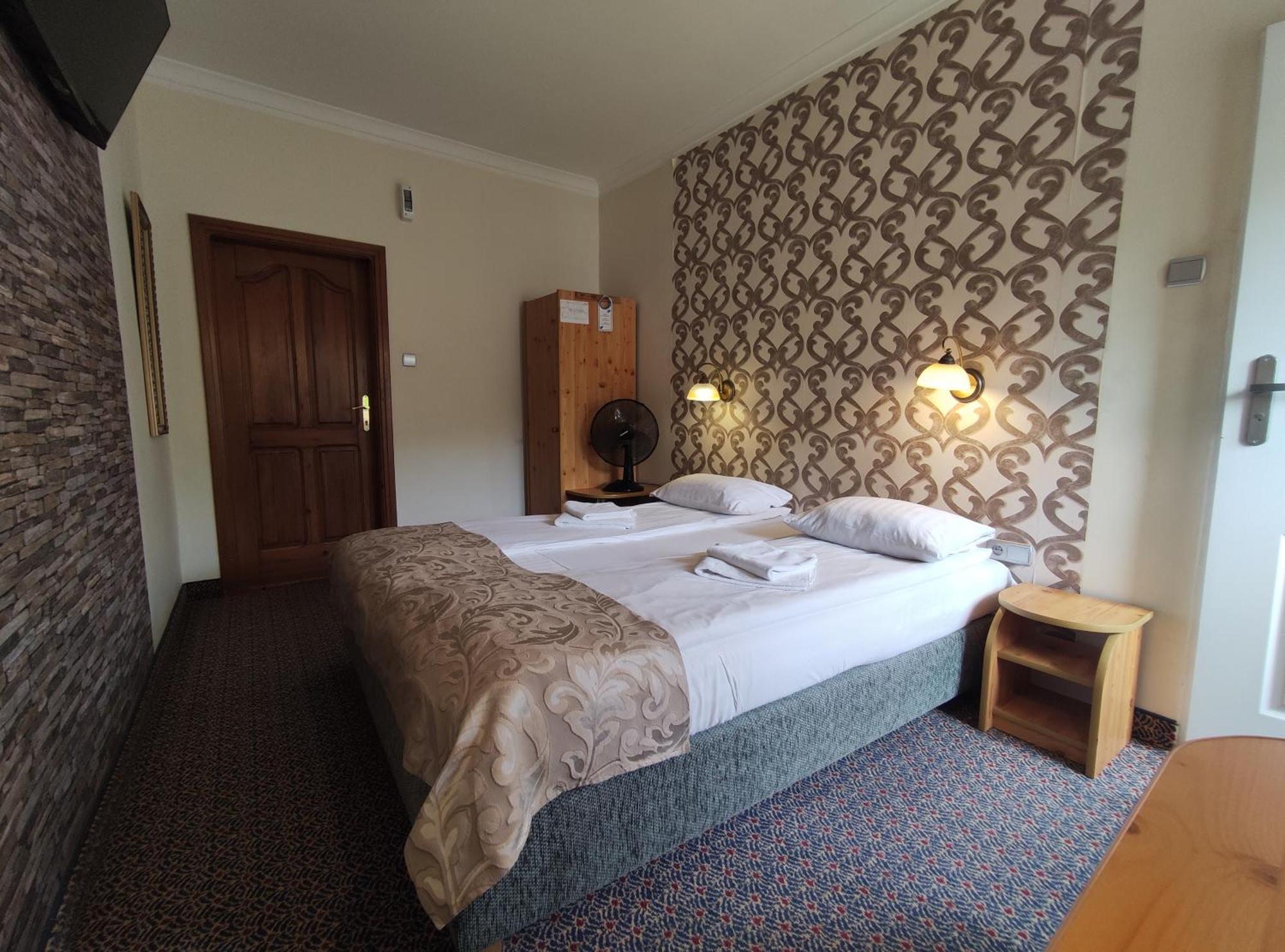 Hotel Atena Слупск Экстерьер фото